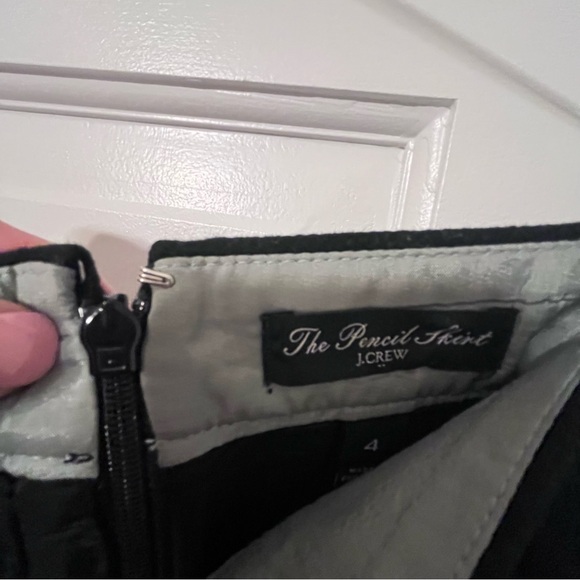 J. Crew Classic Black The Pencil Skirt. Wool SZ 4 Minimalist Neutral Normcore - Picture 5 of 7